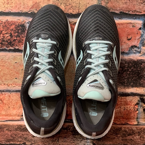 Saucony Triumph 18 Athletic Shoes - Picture 9 of 11